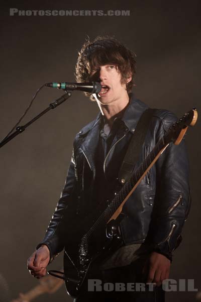 ARCTIC MONKEYS - 2011-07-03 - BELFORT - Presqu'ile du Malsaucy - 